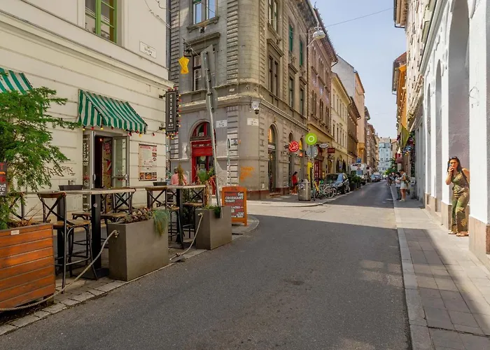 Luxurious Cozy 1Br Apt - 2Min Walk To Gozsduyard!