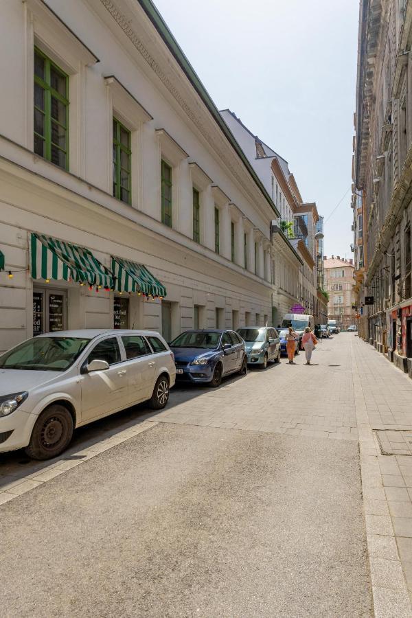Luxurious Cozy 1br Apt - 2min Walk To Gozsduyard! * Budapest