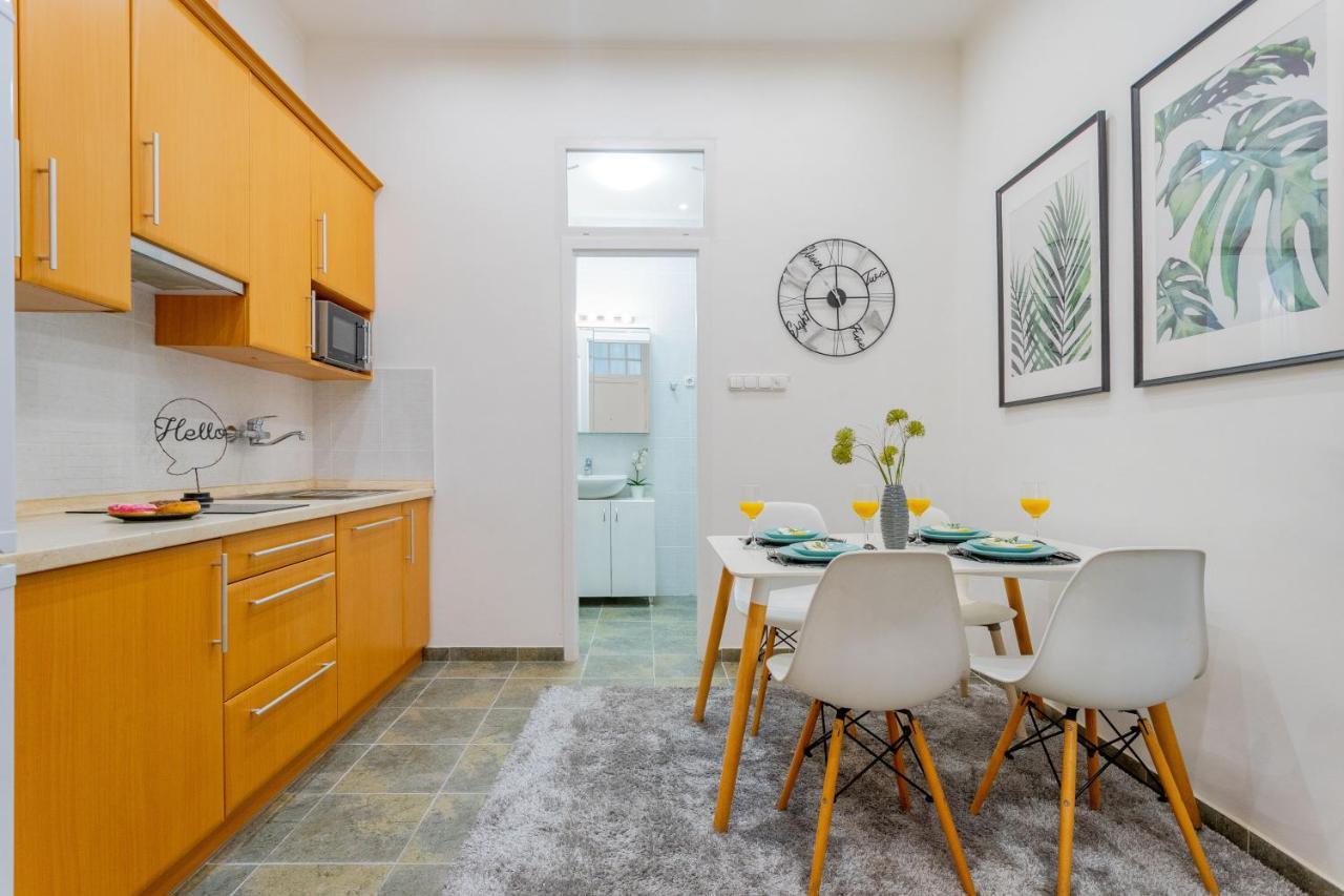 Luxurious Cozy 1br Apt - 2min Walk To Gozsduyard! Apartment Budapest