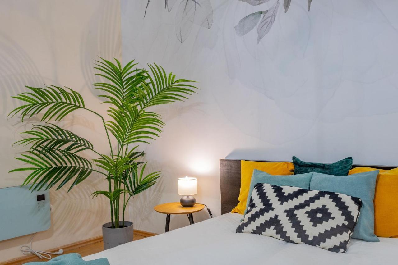 Luxurious Cozy 1br Apt - 2min Walk To Gozsduyard! *