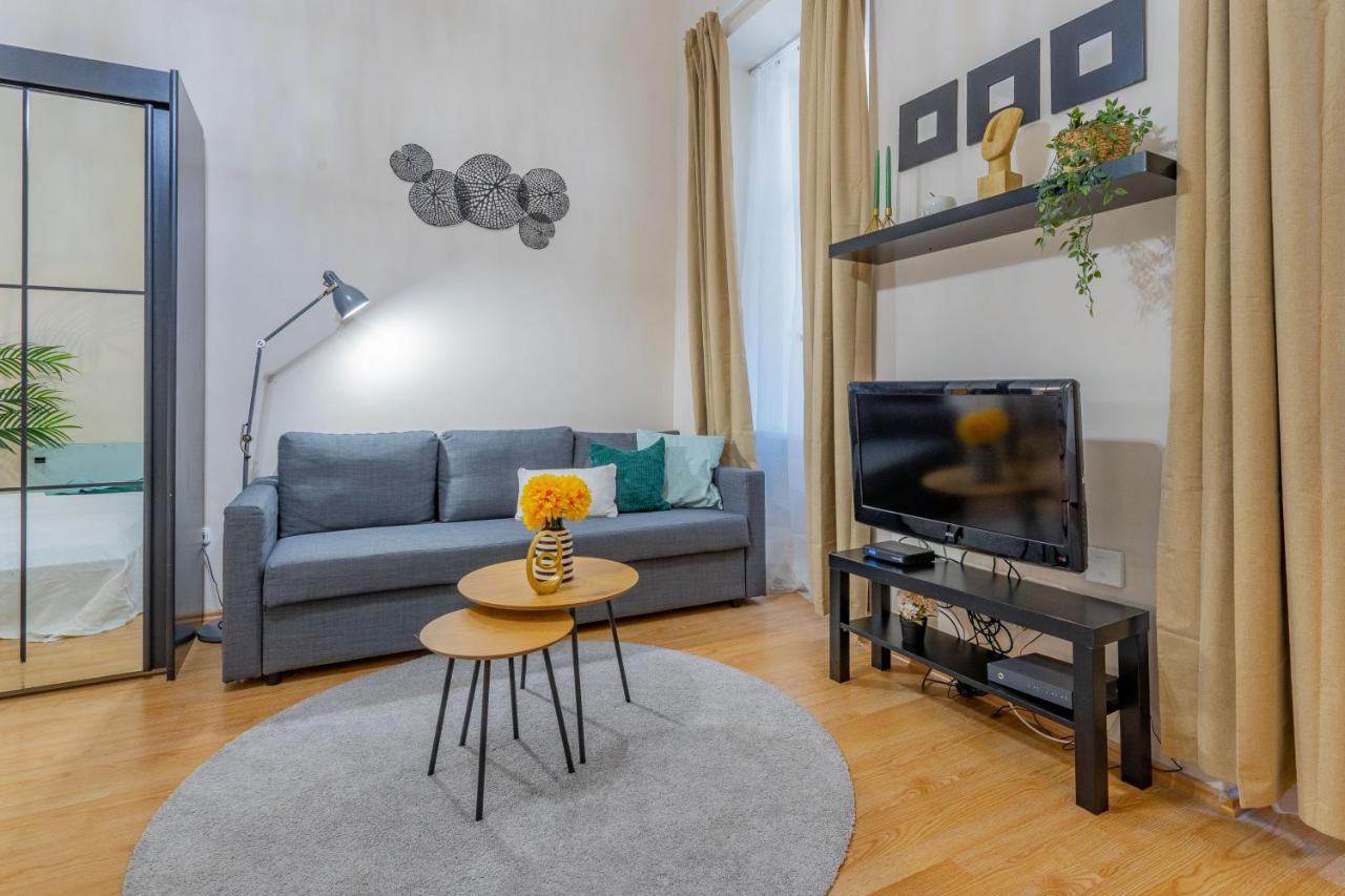 Apartment Luxurious Cozy 1br Apt - 2min Walk To Gozsduyard! *