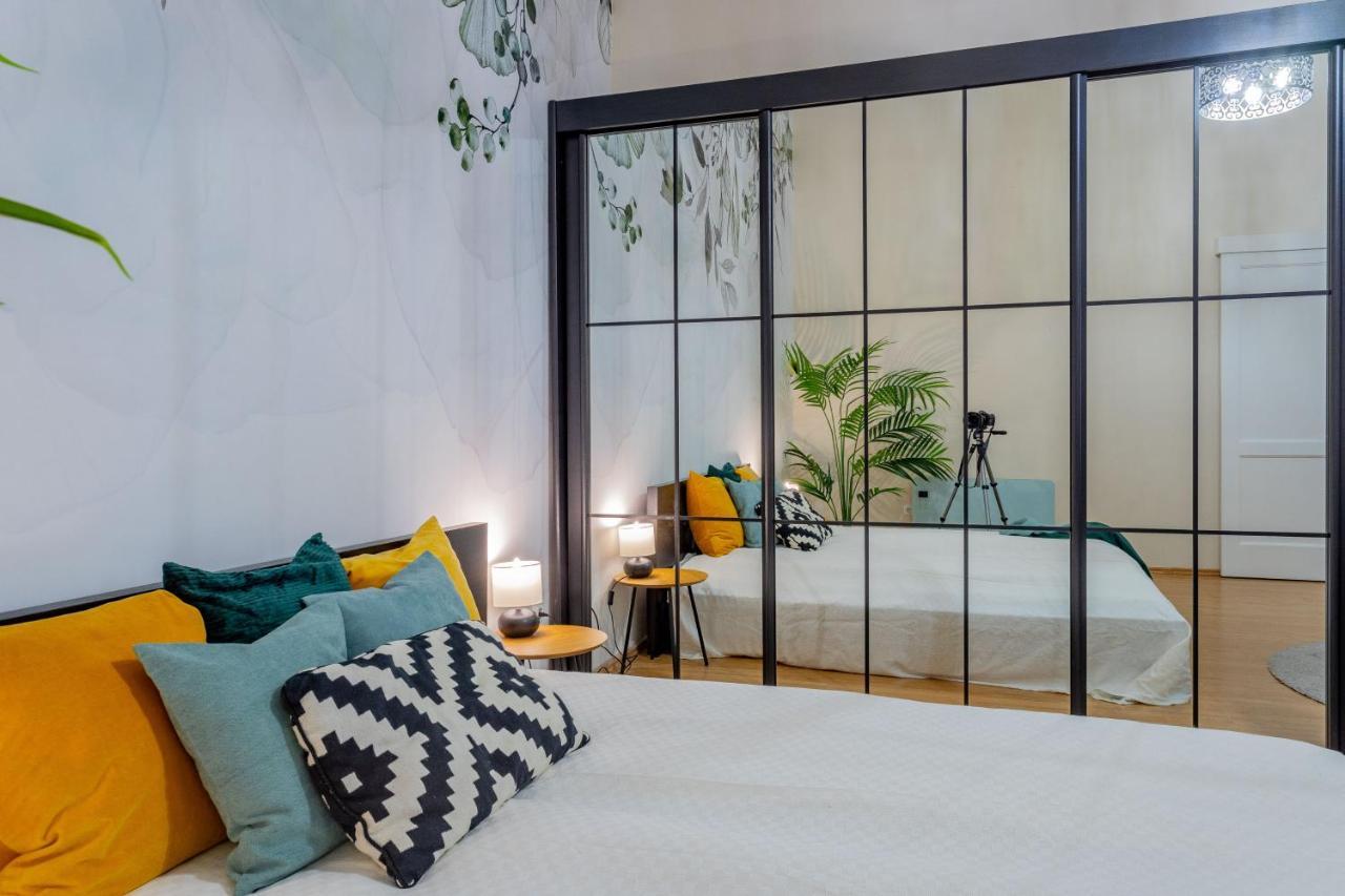Luxurious Cozy 1br Apt - 2min Walk To Gozsduyard! Apartmán