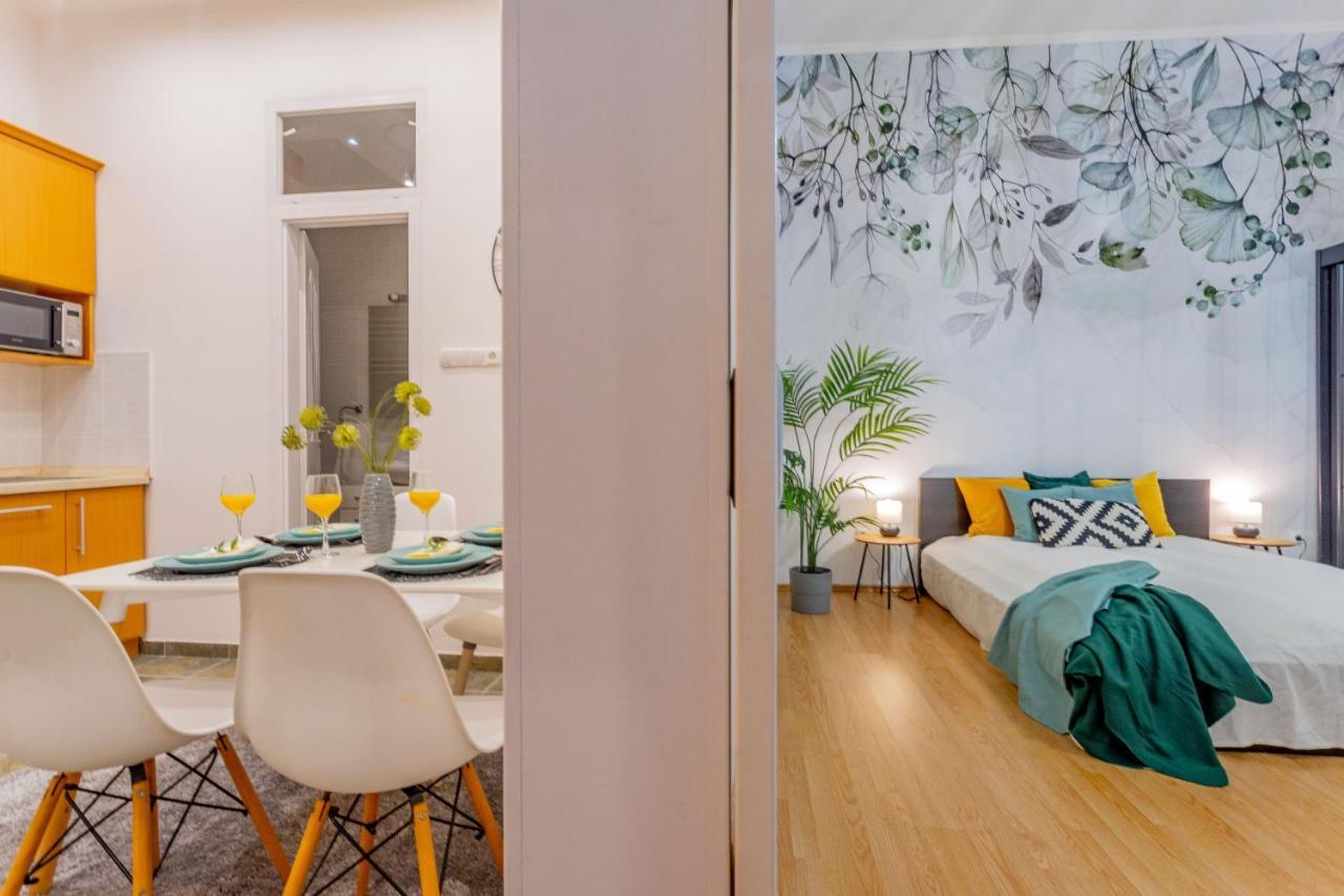 Luxurious Cozy 1br Apt - 2min Walk To Gozsduyard! Apartmán