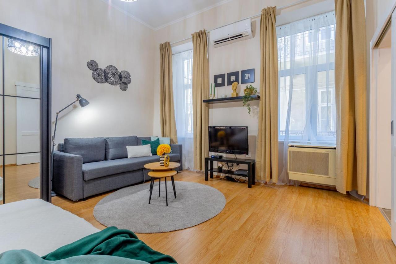 Apartmán Luxurious Cozy 1br Apt - 2min Walk To Gozsduyard! Budapešť
